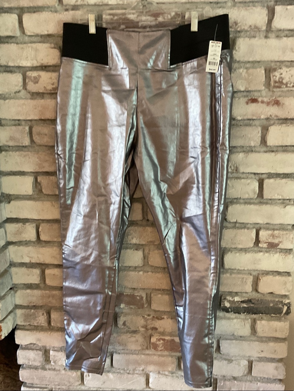 Simply Vera Vera Wang Metallic Silver Leggings with Black Waistband